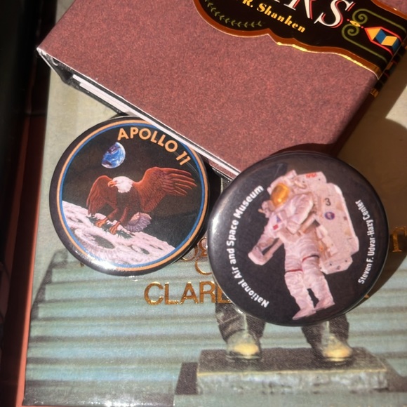 3/$10.00 Buttons Pins Bundle - Picture 5 of 6